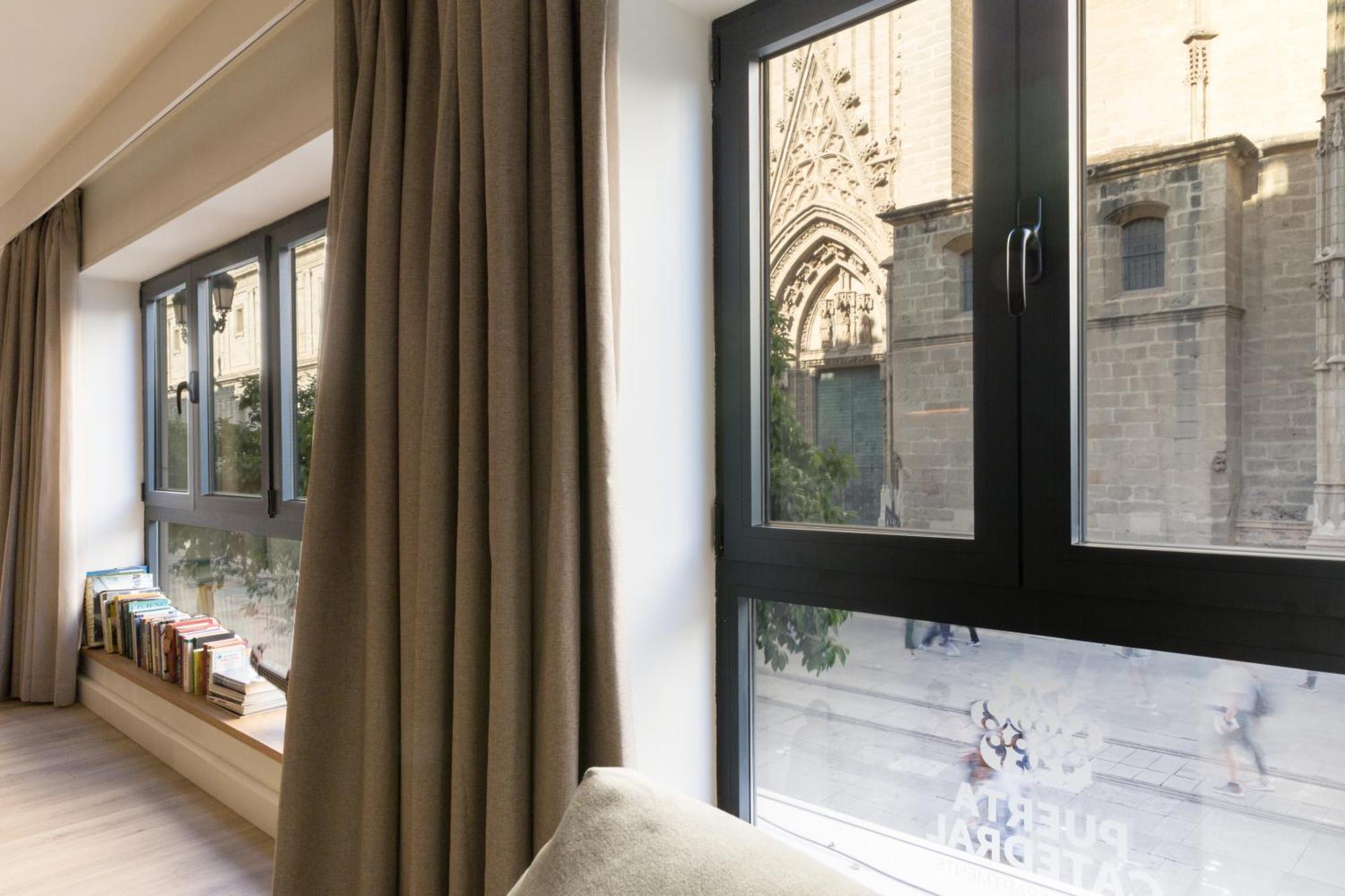 Puerta Catedral Suites Seville Room photo